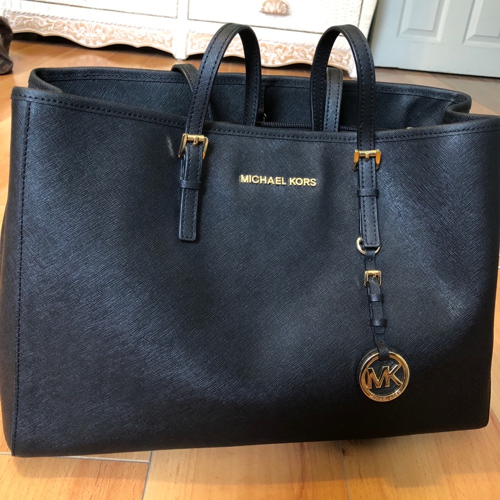 Black Michael Kors Bag (Like New)